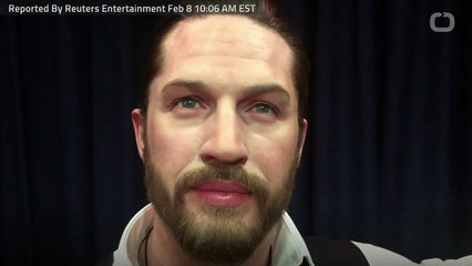 فيديو: تمثال نابض للفنان توم هاردي.. لن تصدقوا كيف تعامل المعجبون معه