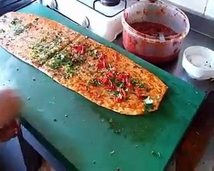 فيديو طريقة تحضير الشاورما الحارة على الصاج فقط في تركيا