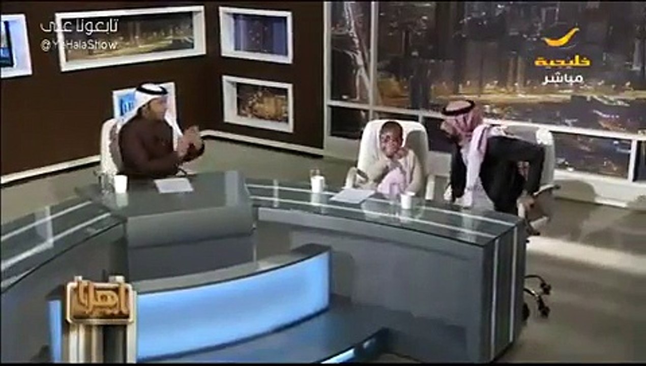 هذا ما فعله مذيع شهير مع طفلة مصابة بالسرطان على الهواء مباشرة