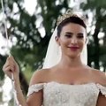 فيديو لا يصدق  لعروس طارت من الفرحة يوم زفافها