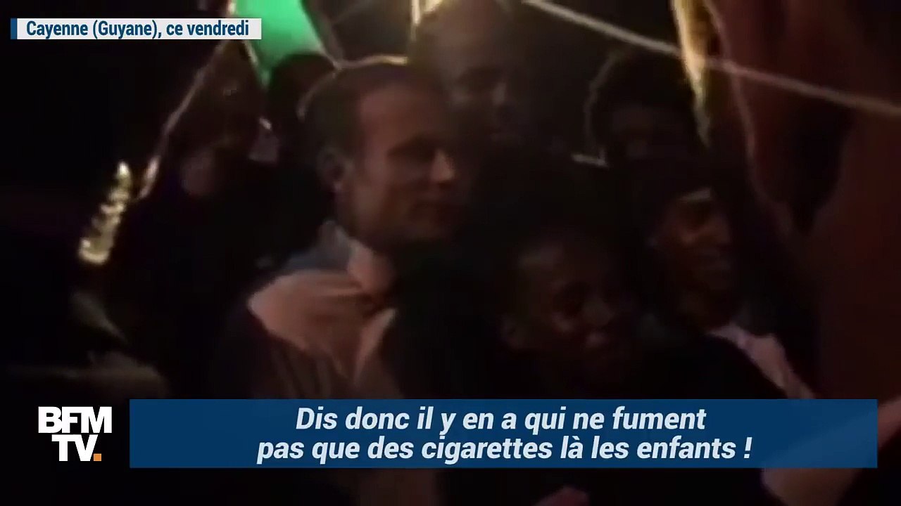 شباب يدخنون المخدرات أمام الرئيس الفرنسي: وهذا رد فعل إيمانويل ماكرون!