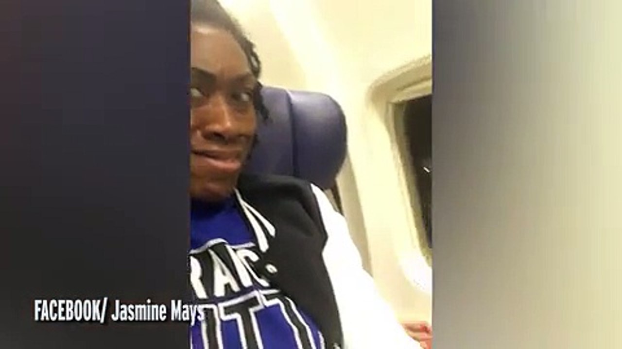 شاهد.. سيدة توثق موقفاً مزعجاً تعرضت له على متن طائرة.. لن تصدق ما حدث