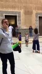 شاهد سائح أمريكي يرفع الأذان في قصر الحمراء في إسبانيا: صوته مذهل!