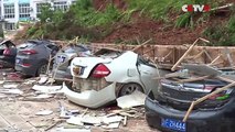 فيديو انهيار حائط بشكل مفاجىء يدمر 10 سيارات فارهة