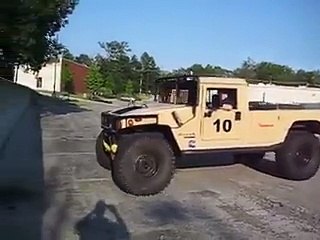 فيديو مذهل لسيارة همر اتش1 تتسلق جداراً بزاوية 90 درجة!