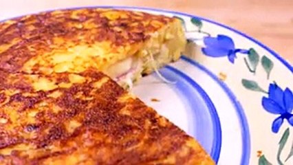 طريقة عمل أومليت البطاطا والحبش الإسبانية بالفيديو