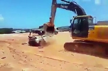 فيديو محزن لتحطيم سيارة كيا سول جديدة!