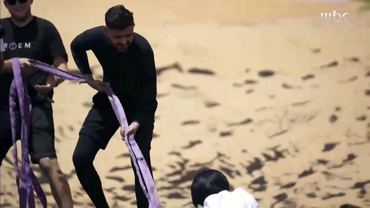 فيديو محمد الحلو يضرب رامز جلال ضرباً مبرحاً بالحزام في رامز تحت الأرض