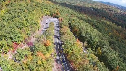 فيديو سائق فورد فوكس ار اس 2016 يفقد السيطرة عليها ويرتطم بالحائط!