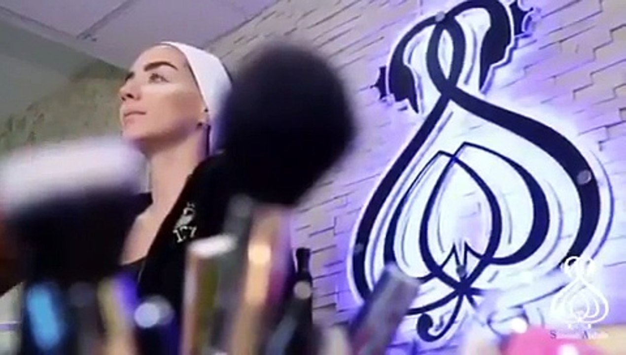 تطبيق مكياج ناعم وشفاه نيود من خبيرة التجميل سا...