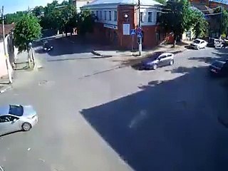 فيديو تعرف على واحد من أكثر التقاطعات خطورة في العالم