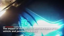 فيديو شرطي ينقذ رجل عالق بسيارة مشتعلة بشجاعة