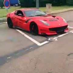 فيديو فيراري اف12 معدلة تقوم بدرفت سريع