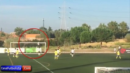 بالفيديو: كرستيانو رونالدو يجمع الكرات في أول مباراة لابنه