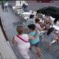 فيديو لحظة سقوط سقف أحد المقاهي فوق رؤوس الزبائن