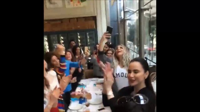 فيديو دينا الشربيني تحرج عمرو دياب بكشفها هذا الأمر بحفل عيد ميلادها