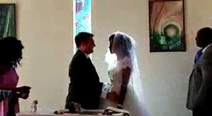 تمساح يأكل ذراع عروس.. والأخيرة تتزوج في المستشفى!