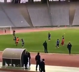 حارس مرمى فريق تركي يرتدي ثوب الأبطال ويحرز هدف بطريقة لا تصدق