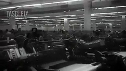 فيديو لقطة نادرة تجمع حاكم دبي في طفولته مع جمال عبد الناصر.. والسبب!