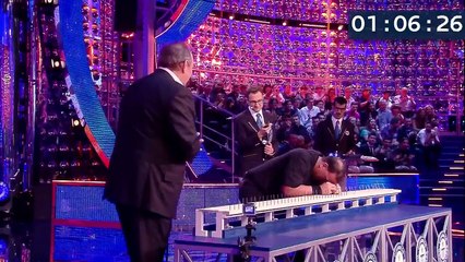 فيديو رجل فولاذي يدق المسامير برأسه ويدخل موسوعة غينيس بقدراته المذهلة