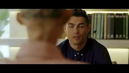 شاهد قُبلة كريستيانو رونالدو لـ"صوفيا" السعودية!