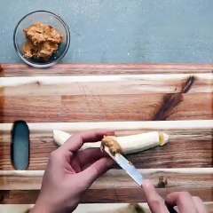 فيديو حلوى الموز بزبدة الفول السوداني وصوص الشوكولاتة