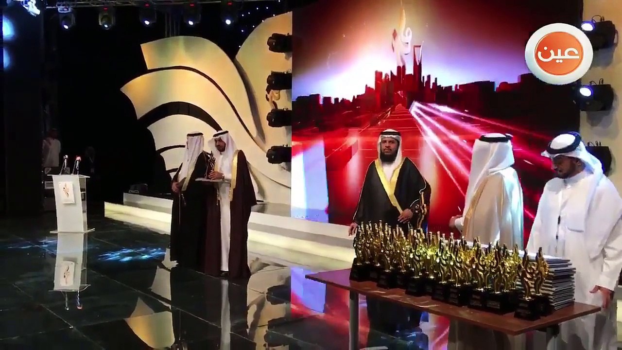 فيديو وزير التعليم السعودي يسلم سيارات بي ام دب...
