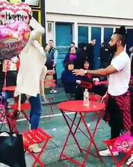 بالفيديو رد فعل عنيف لفتاة اكتشفت خيانة حبيبها لها