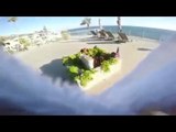بالفيديو: مغامر يقفز من مسافة خيالية إلى حوض السباحة