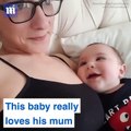 فيديو طريف لطفل رضيع ينظر لوالدته بطريقة غريبة