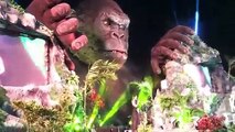 فيديو اشتعال النار في تمثال King Kung الضخم خلال العرض الخاص للفيلم