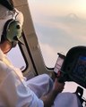 فيديو لولي عهد دبي وهو يقود مروحيته وسط الضباب