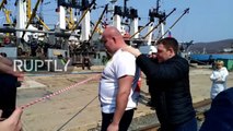 فيديو ثلاثيني روسي يسحب مقطورة وزنها 310 طن بذراعيه فقط!