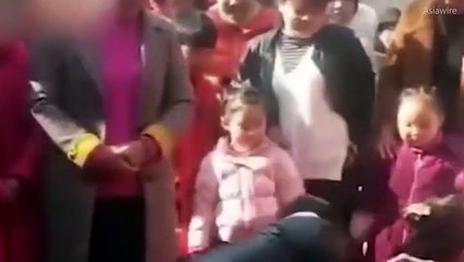 فيديو.. عروس غاضبة تصفع أحد ضيوف حفل زفافها لسبب غير متوقع