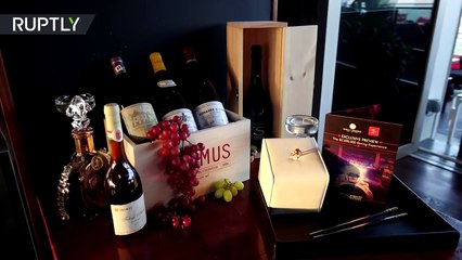 فيديو مطعم في سنغافورة يقدم طعاماً بمبلغ 2 مليون دولار