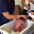 فيديو طريقة تغسيل الطفل المولود حديثاُ لأول مرة