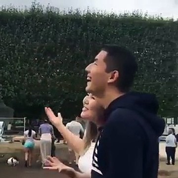 بالفيديو: لن تصدق كيف أوقعت هذه الفتاة صديقها في الفخ