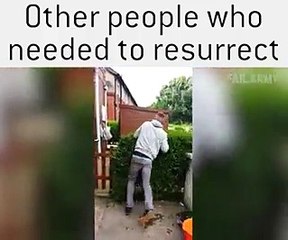 فيديو مجمع لأشخاص فقدوا وعيهم في لحظات غير متوقعة: لقطات ستثير دهشتك!