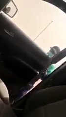 شاهد بالفيديو.. تصرف إنساني قام به مواطن سعودي تجاه عامل نظافة