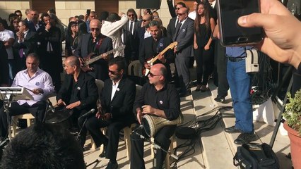 فرقة ملحم بركات تغني  له حبيبي إنت وسط الدموع mov