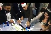 فيديو تصرف عفوي من أحمد سعد في حفل عقد قرانه على سمية الخشاب