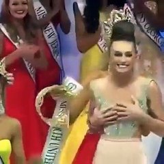 فيديو هذه هي ملكة الجمال الأتعس حظاً في العالم: اكتشفوا السبب!