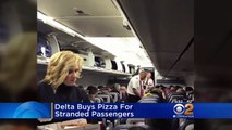 فيديو شركة طيران توزع 700  شطيرة بيتزا على ركابها.. والسبب!