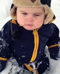 فيديو رد فعل طفل يرى الثلج لأول مرة