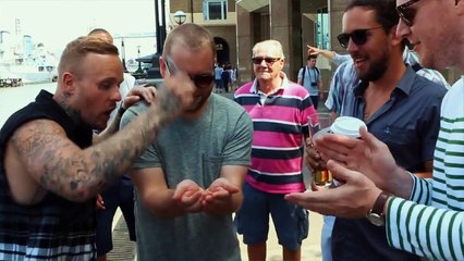 خدعة سحرية تجعل هذا الشاب يشعر بالرعب الشديد