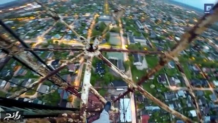 فيديو يحبس الأنفاس لمراهق يتسلق برج إرسال ارتفاعه 600 قدم لكي يلتقط صورة "سيلفي".. حب المغامرة يصل به لقمة الجنون