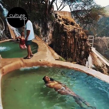 فيديو الينابيع الحارة في Grutas de Tolantongo المكسيك بين أحضان الجبال