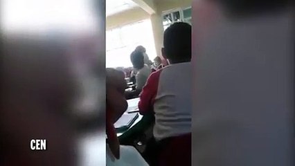 بالفيديو.. معلمة تعاقب طالباً بطريقة صادمة تسببت في إيقافها عن العمل