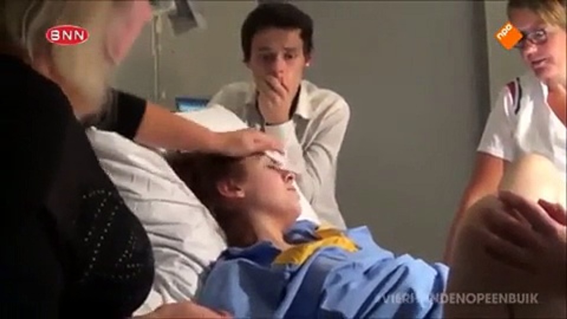 فيديو شاب يحضر ولادة زوجته.. وردود أفعاله لا تُصدق! - فيديو Dailymotion
