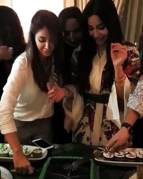 فيديو لحظات طريفة بين لجين عمران وصديقاتها في اليوم الوطني السعودي